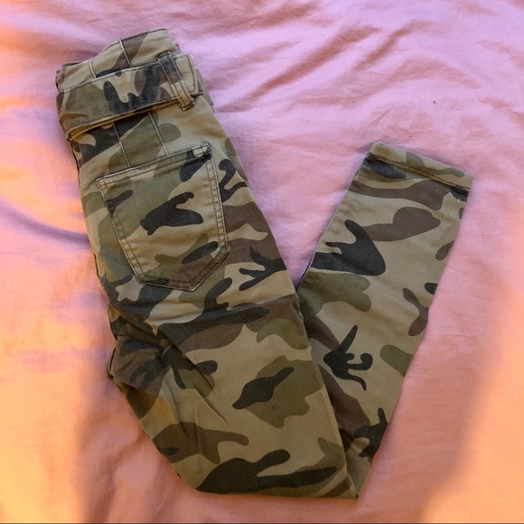 Bershka Camo High Waisted Belted Pants, size 2 - Picture 3 of 3